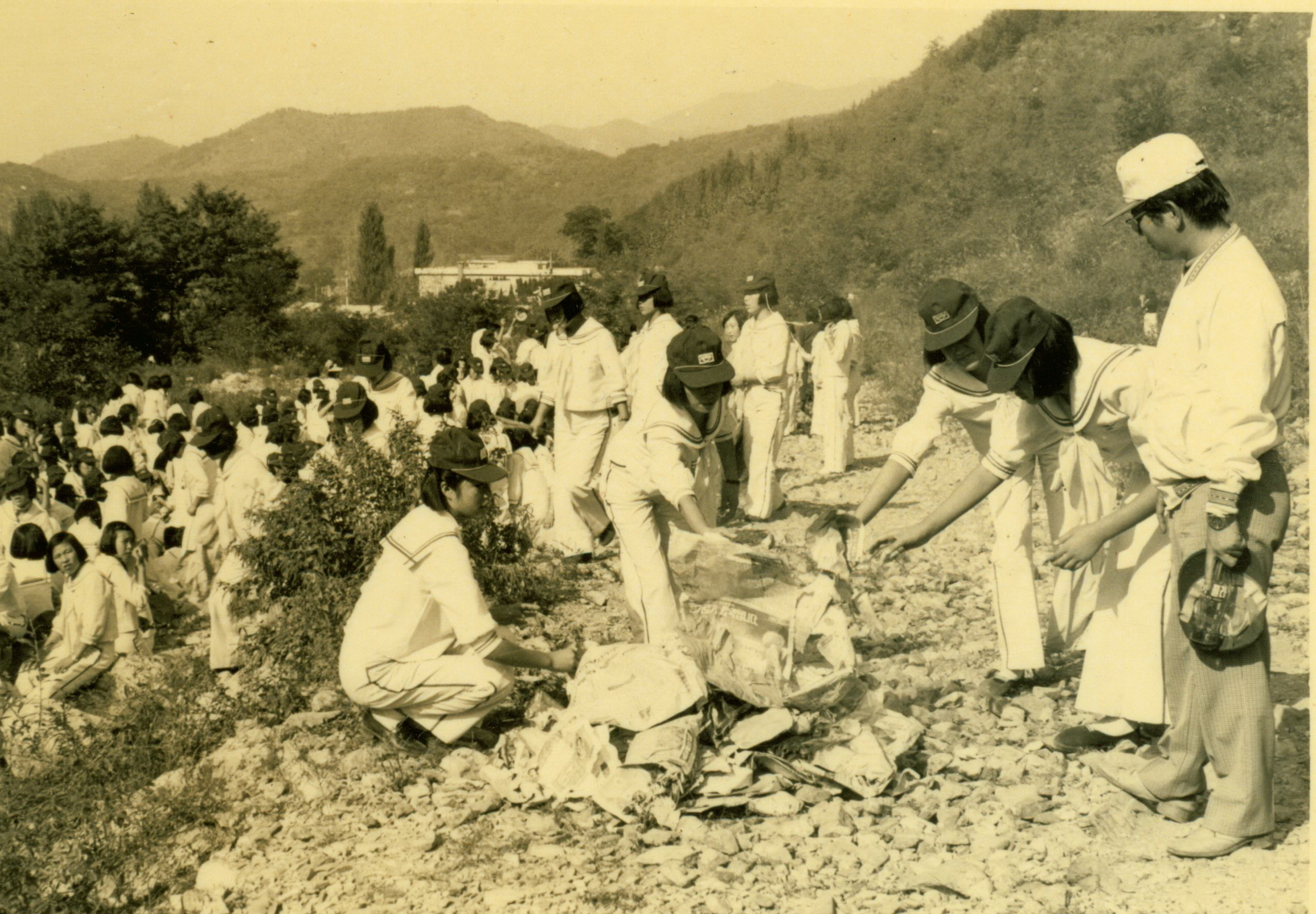 성지여자중학교 유원지 정화 활동 - 1977년