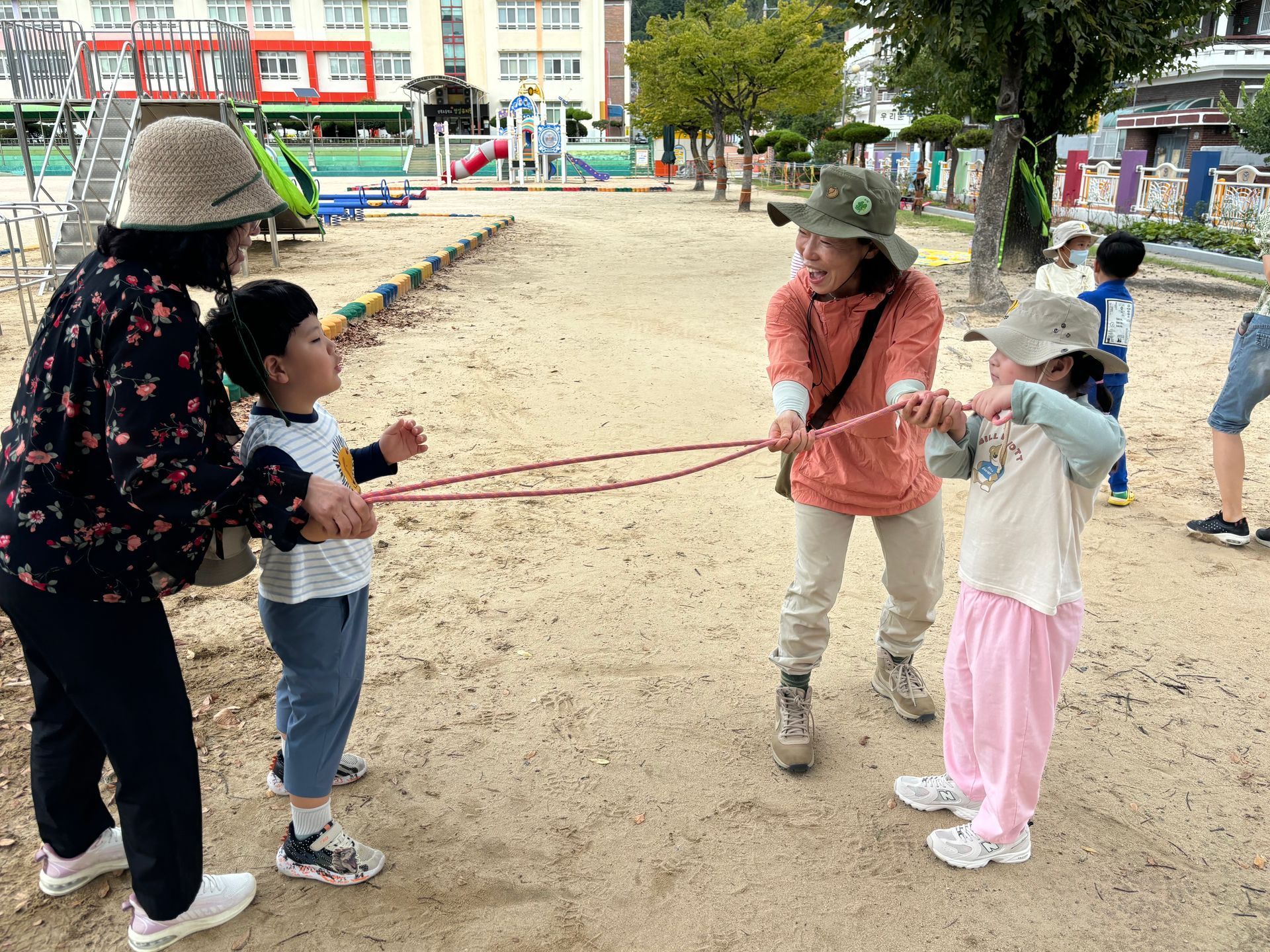 
															
															
																
																	상북초병설유, 찾아오는 숲 체험으로 힐링을 얻은 시간! [2번째 이미지]
																
																
															
														