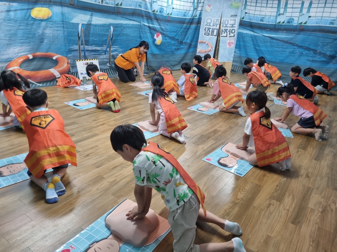 
															
															
																
																	진해신항초등학교병설유치원 '도와줘요 안전대장!' 응급 처치 안전 교육 [2번째 이미지]
																
																
															
														