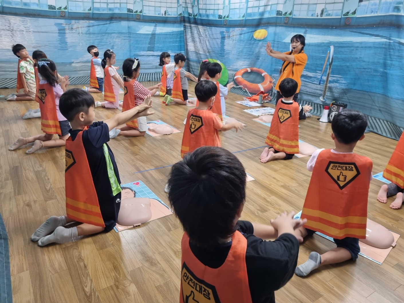 
															
															
																
																	진해신항초등학교병설유치원 '도와줘요 안전대장!' 응급 처치 안전 교육 [1번째 이미지]
																
																
															
														