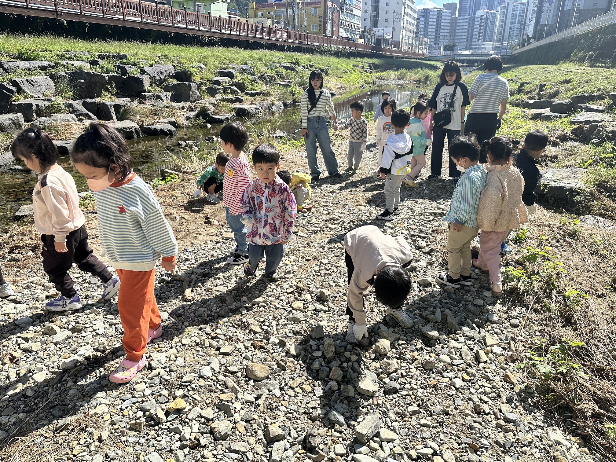 
															
															
																
																	‘양덕솔빛유치원, 유·보이음교육 유어그레이트! 함께하는 지구사랑 프로젝트’ [3번째 이미지]
																
																
															
														