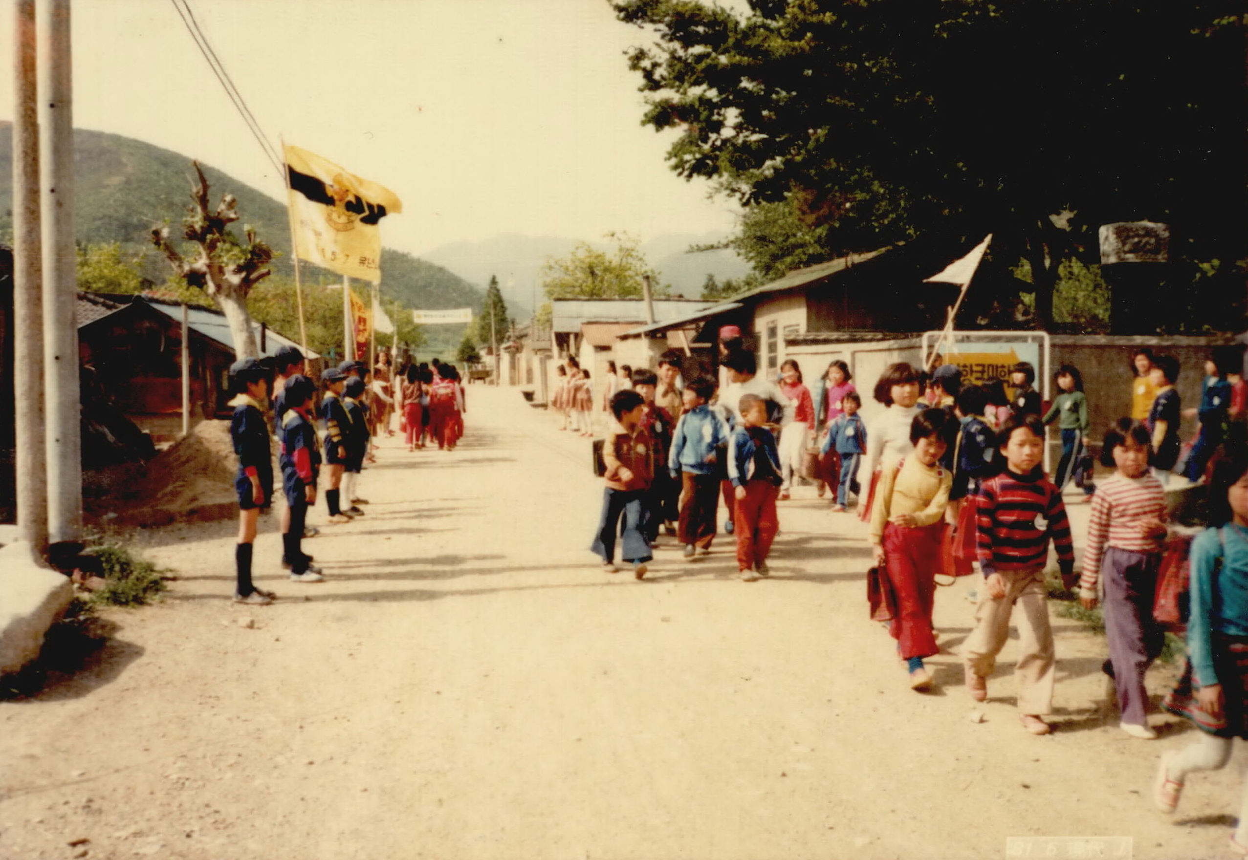 여항초등학교 스카우트 등하교 지도 - 1981년